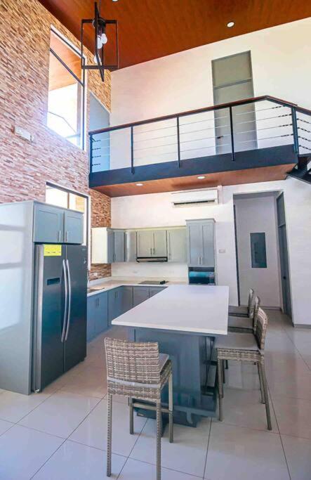 Hector House Villa อูวีตา ภายนอก รูปภาพ