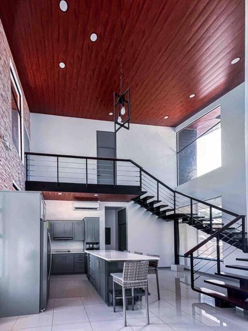 Hector House Villa อูวีตา ภายนอก รูปภาพ