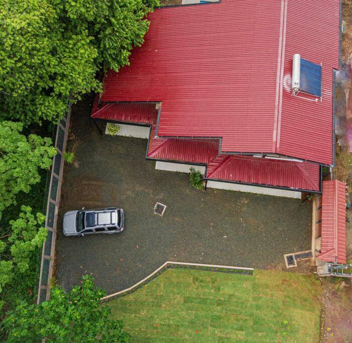 Hector House Villa อูวีตา ภายนอก รูปภาพ