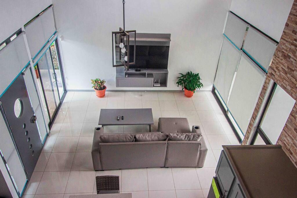 Hector House Villa อูวีตา ภายนอก รูปภาพ