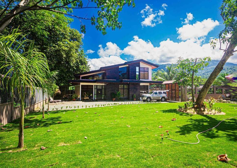 Hector House Villa อูวีตา ภายนอก รูปภาพ