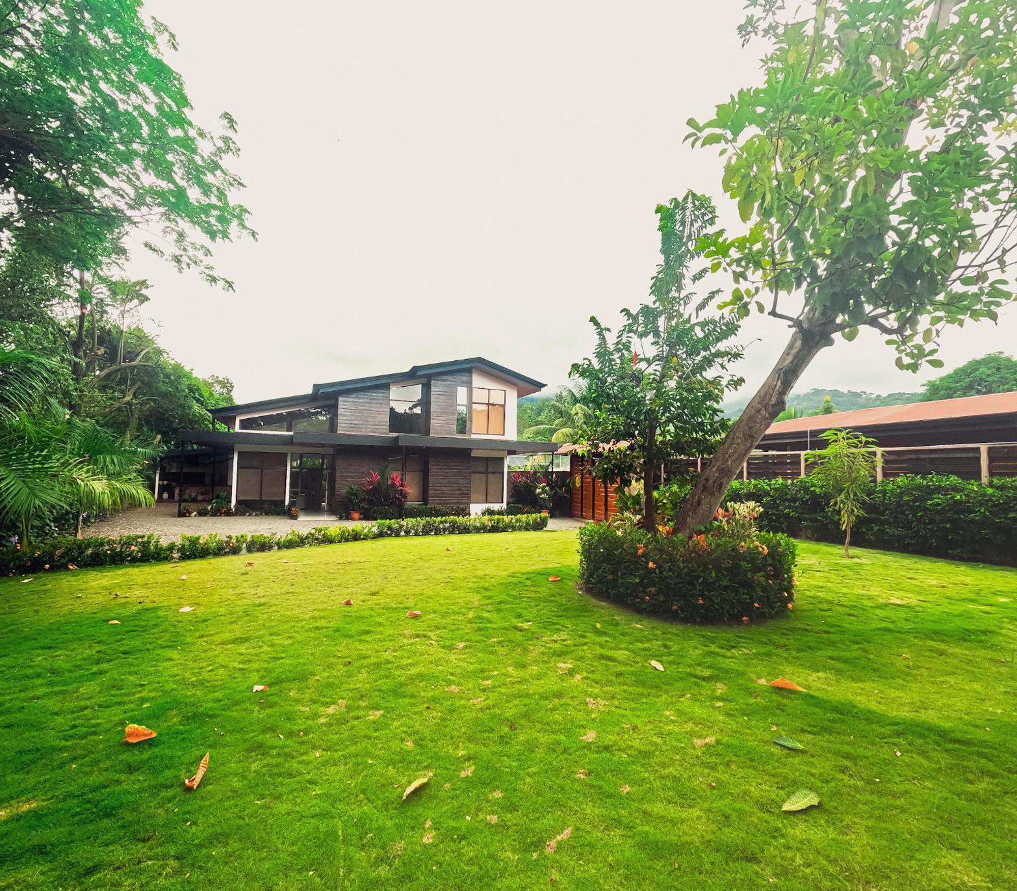 Hector House Villa อูวีตา ภายนอก รูปภาพ